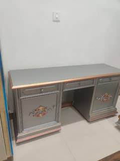 used dressing table without mirror in very good condition