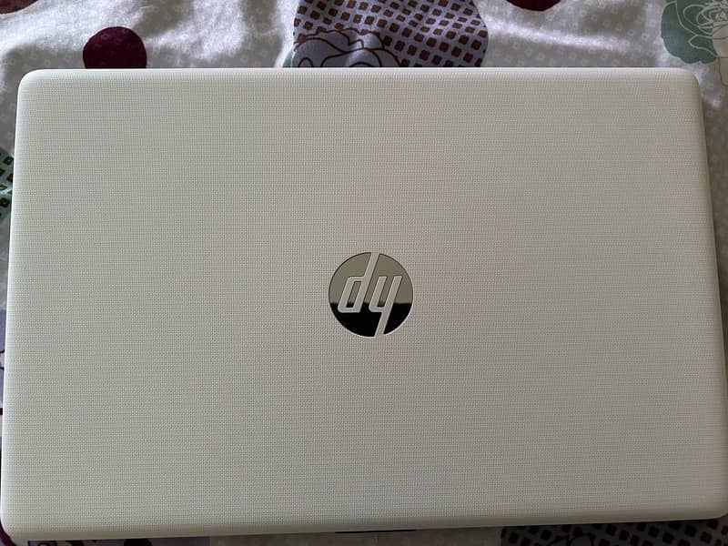 hp laptop in mint condition with complete box 4