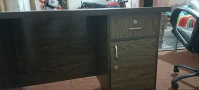 office table New condition and chair is used 0