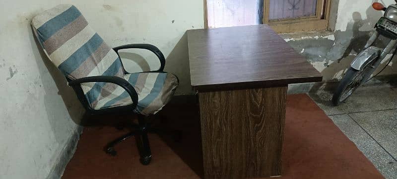 office table New condition and chair is used 6