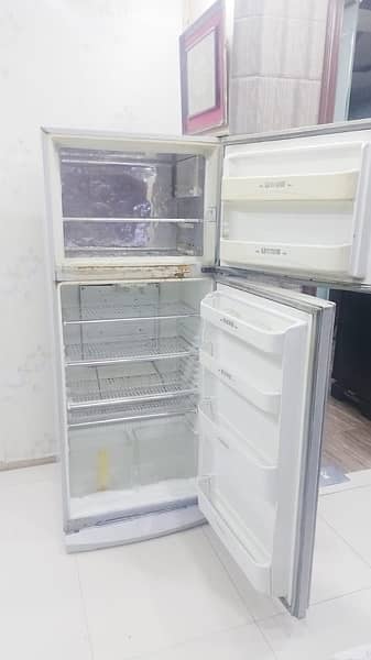 I want to sale dowlance fridge in new condition 2