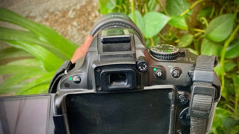 Nikon D5100 DSLR Camera With 18-70mm Original Nikon Lens 6