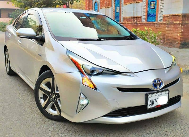 Toyota Prius 2018/2022 A Premium Pkg Total Genuine 1st Owner 4 Grade 2