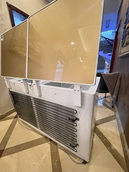 GLASS DOOR Chest Freezer with Inverter Technology with refrigerator 4