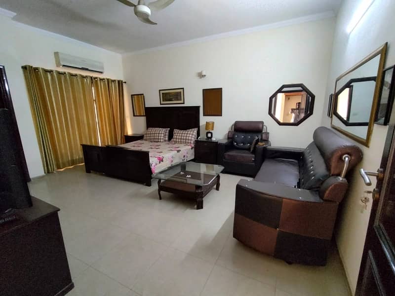 DHA FURNISHED GUEST House short and long term it's per Day rent 19