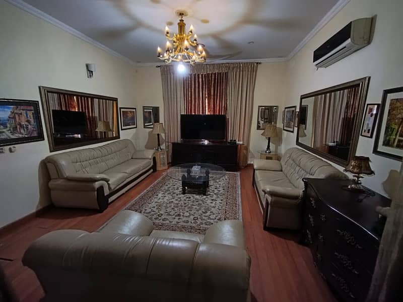 DHA FURNISHED GUEST House short and long term it's per Day rent 26