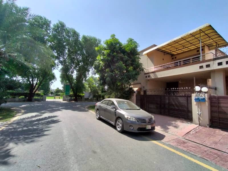 DHA FURNISHED GUEST House short and long term it's per Day rent 29