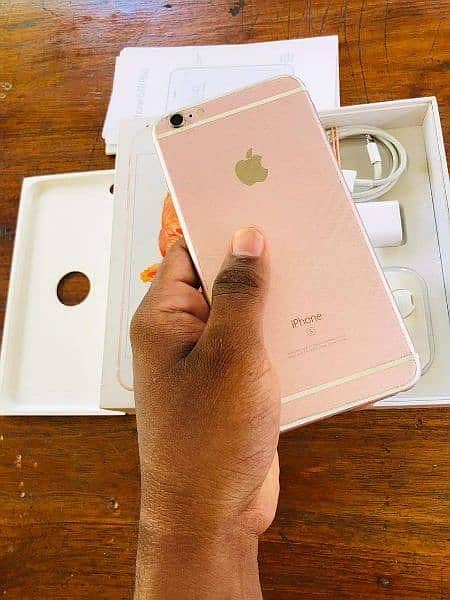i phone 6 s plus 128GB my wahtsap number 0326-30*53*489 0
