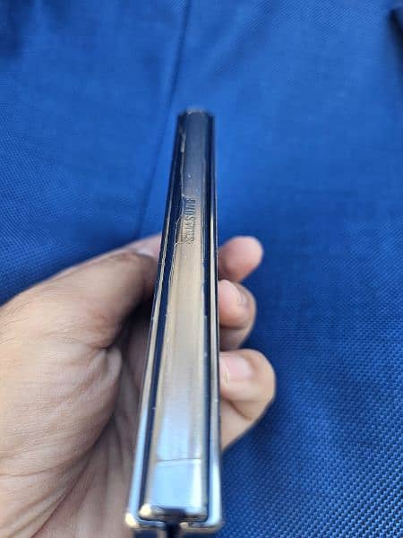 Samsung Galaxy Z Fold 4 8