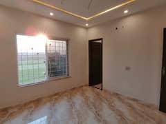 10 Marla House Ideally Situated In Gulshan-e-Ravi