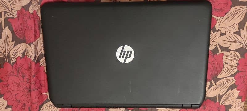 HP note book, i3, 4 gen, 4gb,Touch is working, Battery 1.5  hrs. 3
