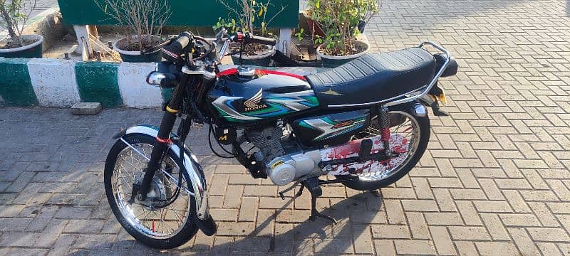 Honda CG125 - 2018 Balck Color -First Owner One Hand Used - Registered 6
