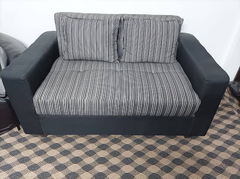 3+2 seater sofa set with molty foam 10 yr. New Condition 2