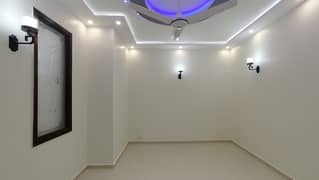 Prime Location 1900 Square Feet Flat In Central Lucky One Apartment For rent 0