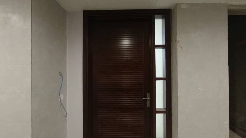 Prime Location 1900 Square Feet Flat In Central Lucky One Apartment For rent 14