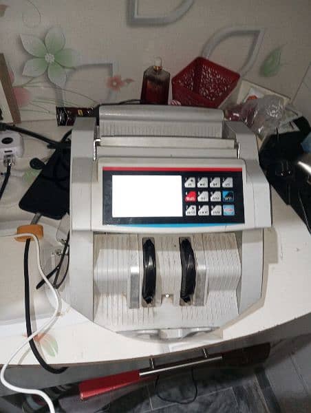 I am selling a cash counting machine conditions 10/10 4