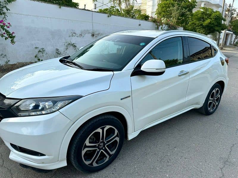 Honda Vezel 2016 registered 2017
Hybrid 13