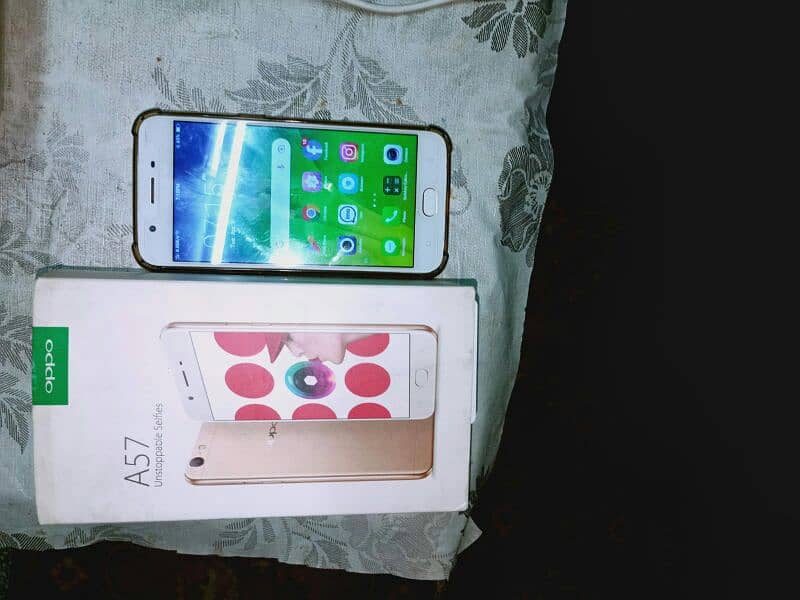 oppo a57 3\32 all ok mobile official pta approved with box 7