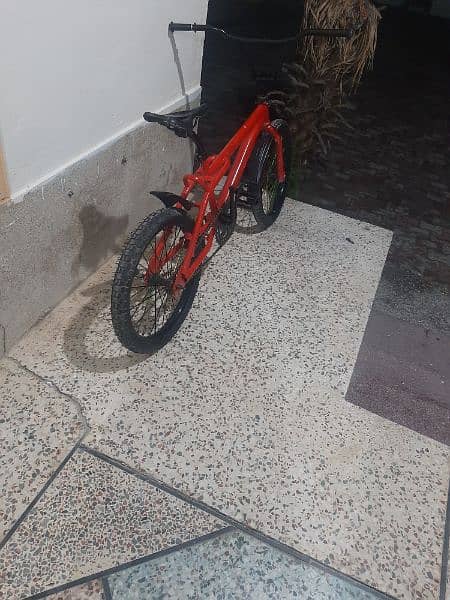 bmx cycle full ment codition red color and black tyres 4