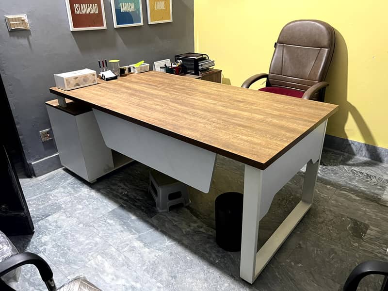 Executive table for Sale (Livinart Brand) 0