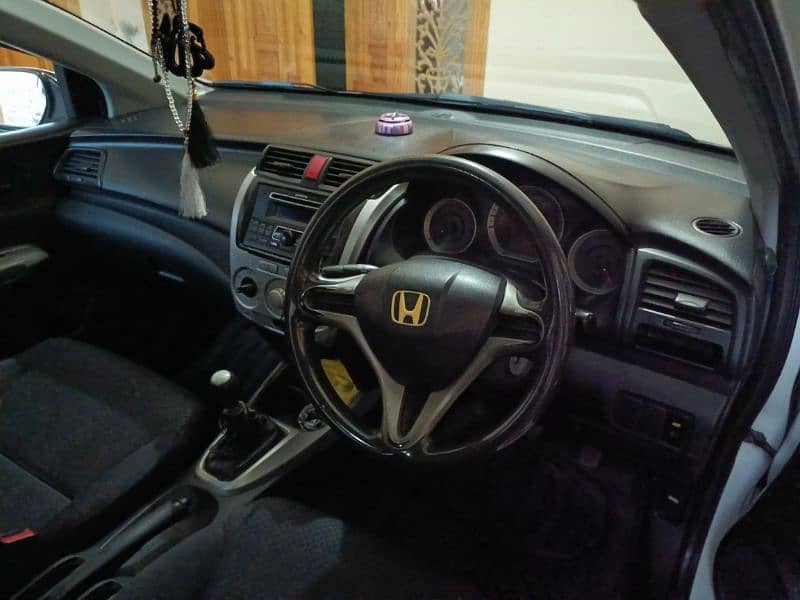 Honda City Ivtec in mint condition available for sale. . . 15