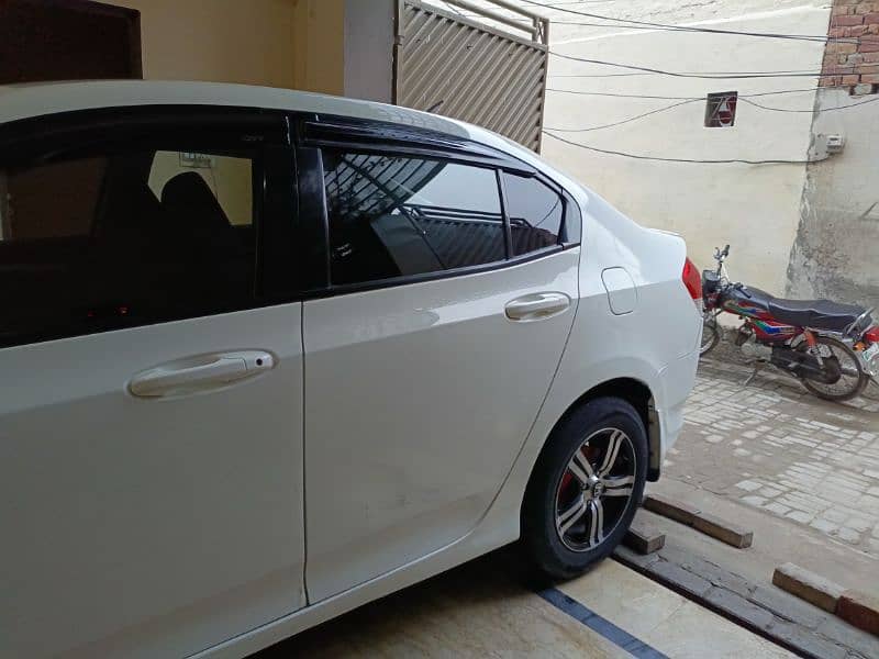 Honda City Ivtec in mint condition available for sale. . . 16