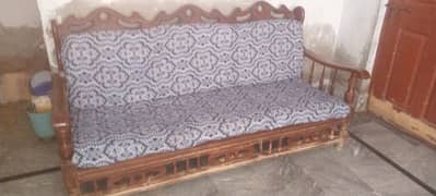 l m selling sofa set