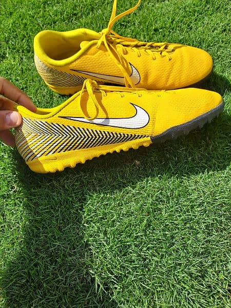 Nike football boots mercurial 4