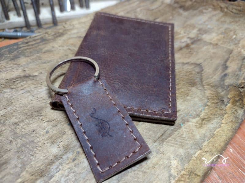 Handmade vertical bifold wallet with Keychain 4