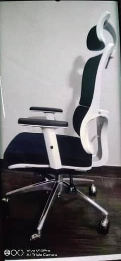 Affordable Executive Mesh Boss Chair 0