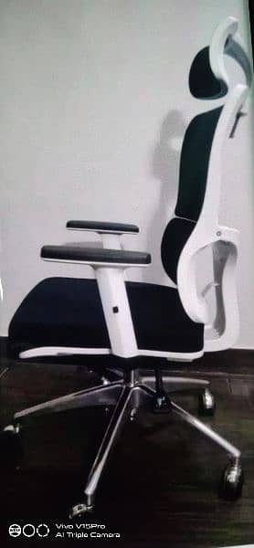 Affordable Executive Mesh Boss Chair 1