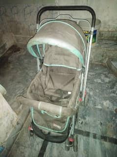 Good condition stroller tunnies brand new price is 32000