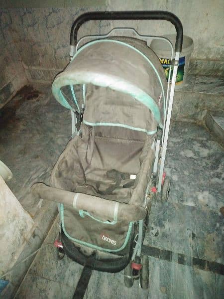 Good condition stroller tunnies brand new price is 32000 0