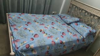 URGENT: SINGLE iron rod bed with mattress