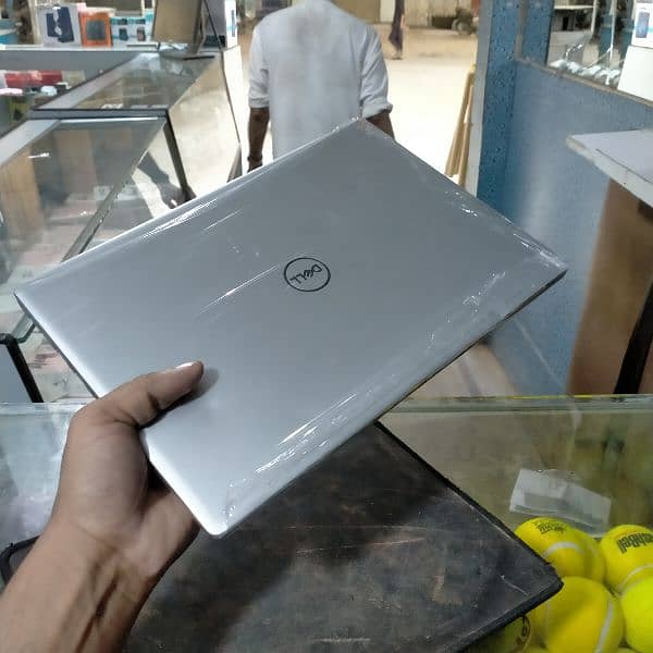 Touch FHD Display Dell Inspiron Core i5 8th Gen 8GB + 256GB SSD 9