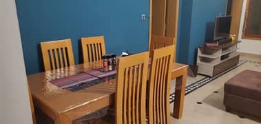 Dinning Table in Excellent Condition