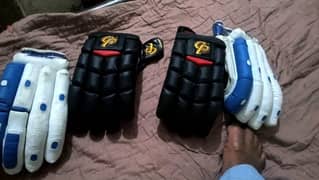 Original cp gloves hain right hand batsman kai liye