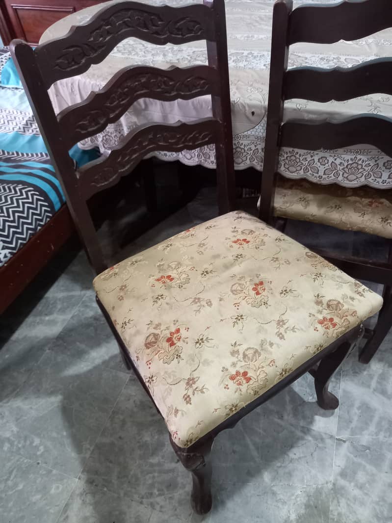 5 seater dinning table/wooden table/table/chairs/furniture 1