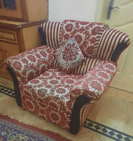5 seater sofa set available Good condition 1