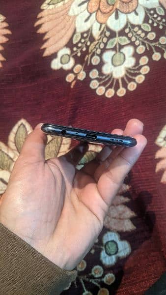 Oppo f17pro with Orrignal Acceries nd box. Condition u can see in pics 4