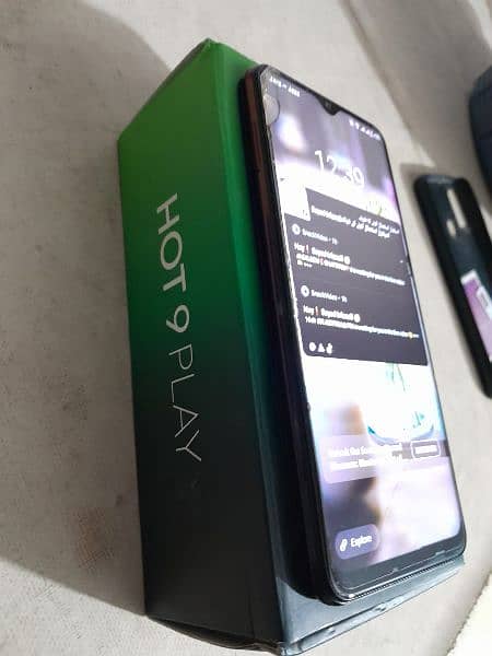 Infinix hot 9 play 4/64 for sale 10/10 bht km used hy 03003994227 10