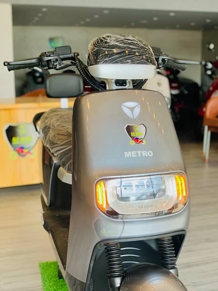 SCOOTY SCOOTER METRO T9 M6 THRILL LY EZ YADEA E8S Pro EV AUTOMATIC BOY 11