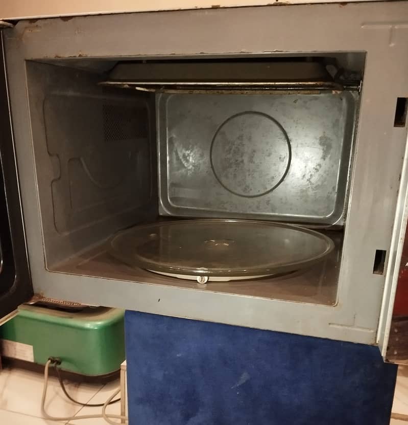 best condition microwave big size 4