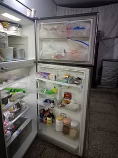 LG full size fridge 0