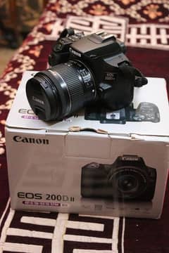 Canon 200d mark ii with 18/55mm (STM) 0