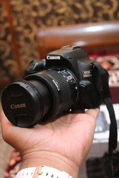 Canon 200d mark ii with 18/55mm (STM) 3