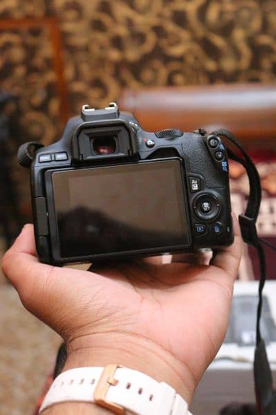 Canon 200d mark ii with 18/55mm (STM) 6