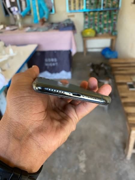 iphone 11 pro Max 64gb factory unlocked non pta 3