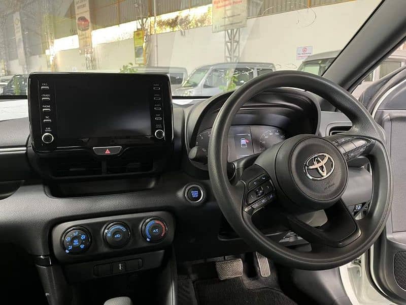 Toyota Yaris hatchback 9