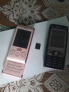 Sony Ericsson 395 & Sony Ericsson K800i 0